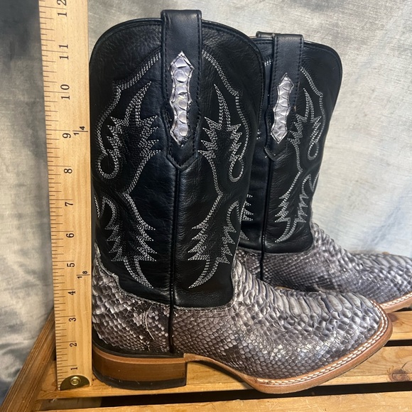 Square - Picture 7 of 15